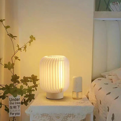 مصباح طاولة LED بقاعدة من الحديد والأكريليك والقماش بتصميم دائري بسيط وعصري لغرفة النوم 
