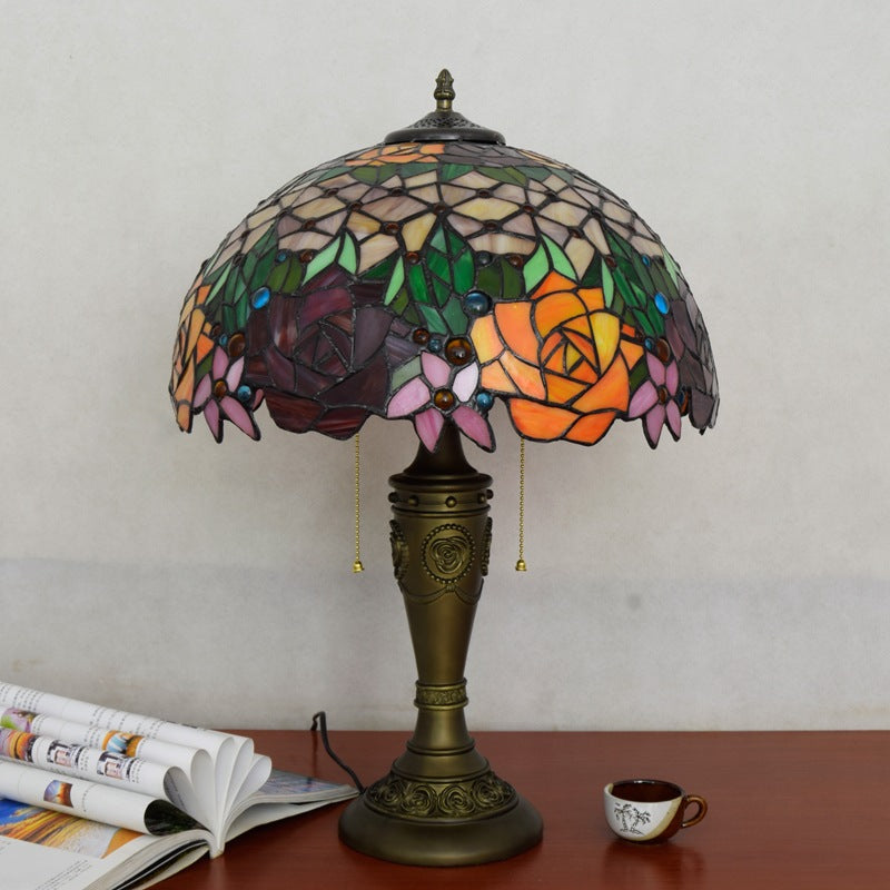 Lampe de table à deux lumières avec abat-jour en verre teinté résine Tiffany Rose traditionnel pour chambre 