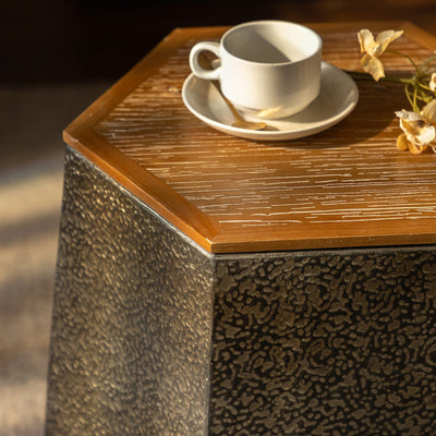 Mesa de café geométrica de hierro y madera de pino con diseño retro contemporáneo de 1 estante para sala de estar 
