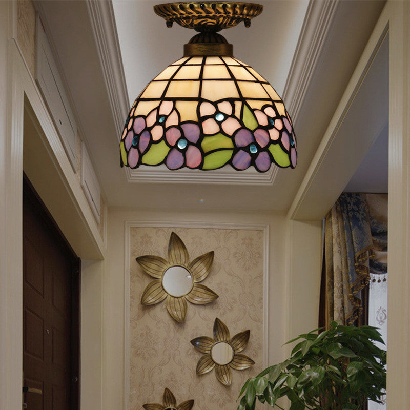 Traditionelle, pastorale Tiffany-Deckenleuchte mit violetter Blume und Buntglas in Schalenform mit einer Lampe und halbbündiger Montage für das Wohnzimmer 