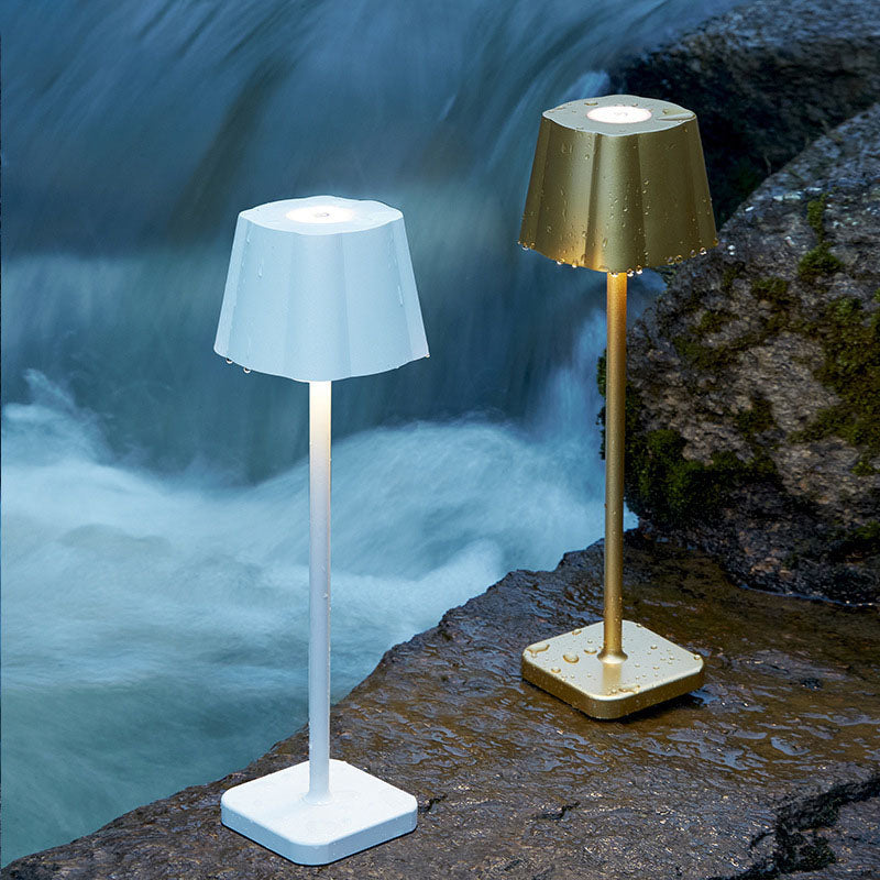 Zeitgenössische nordische Einfachheit Metall Pilz LED Tischlampe für das Schlafzimmer 