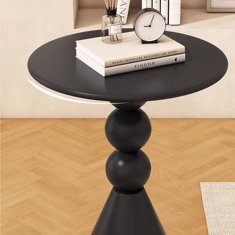 Table basse contemporaine nordique ronde avec base en cône en fer et plateau en pierre pour salon 