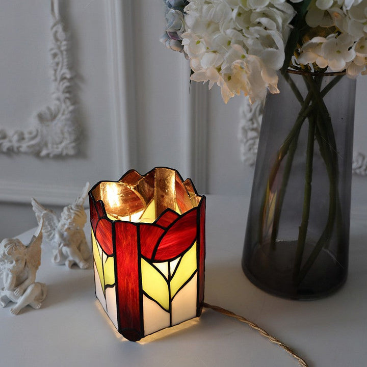 Traditionelle quadratische 1-flammige Tischlampe aus Tiffanyglas für Schlafzimmer 