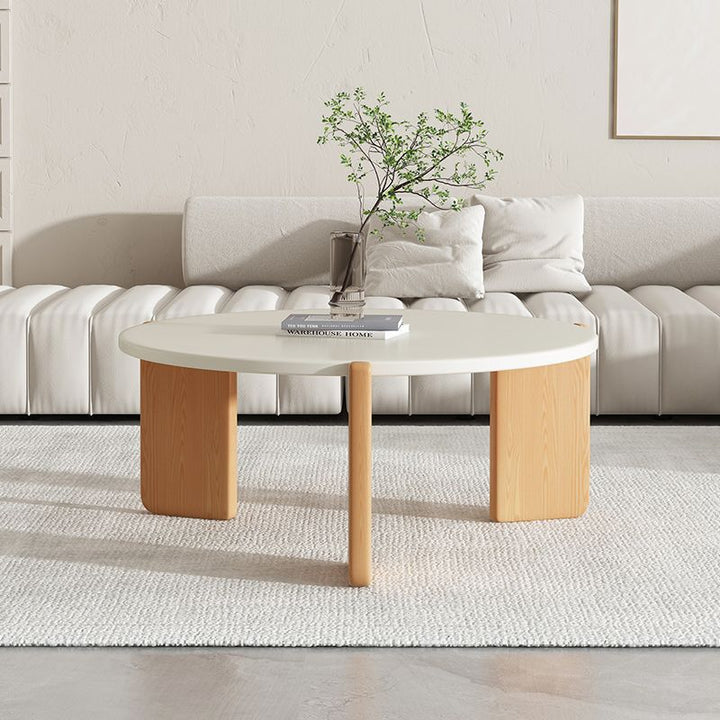 Table basse en bois à trois pieds avec poutre ronde de simplicité contemporaine pour le salon 