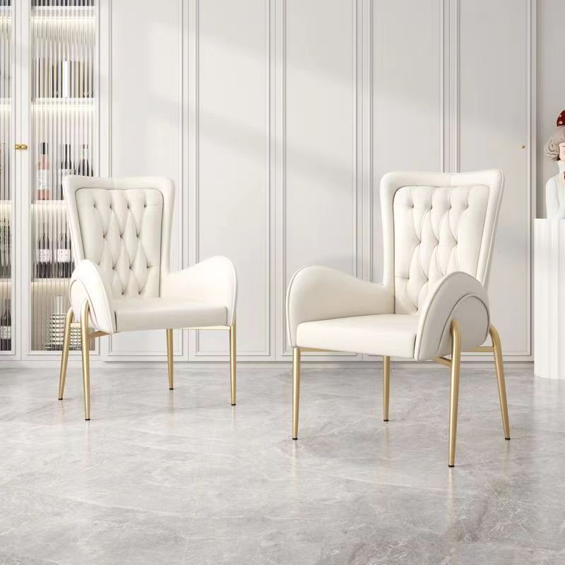 Moderna silla de comedor de lujo cuadrada curva de PU cuero terciopelo hierro con respaldo y brazo para comedor 