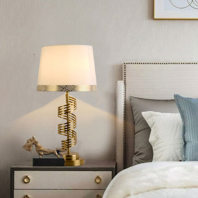Lampe de table moderne minimaliste en tissu de fer cylindrique à 1 lumière pour chambre 