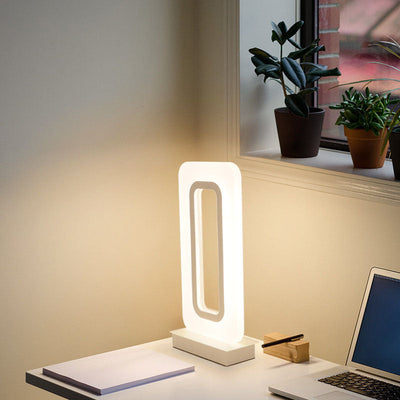 مصباح طاولة LED أكريليك مستطيل حديث بتصميم بسيط لغرفة النوم 