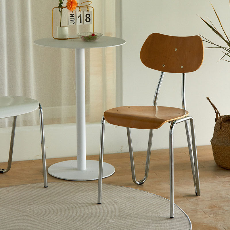 Moderner minimalistischer quadratischer Metall-Holz-Stuhl mit vier Beinen und Rückenlehne für das Wohnzimmer 