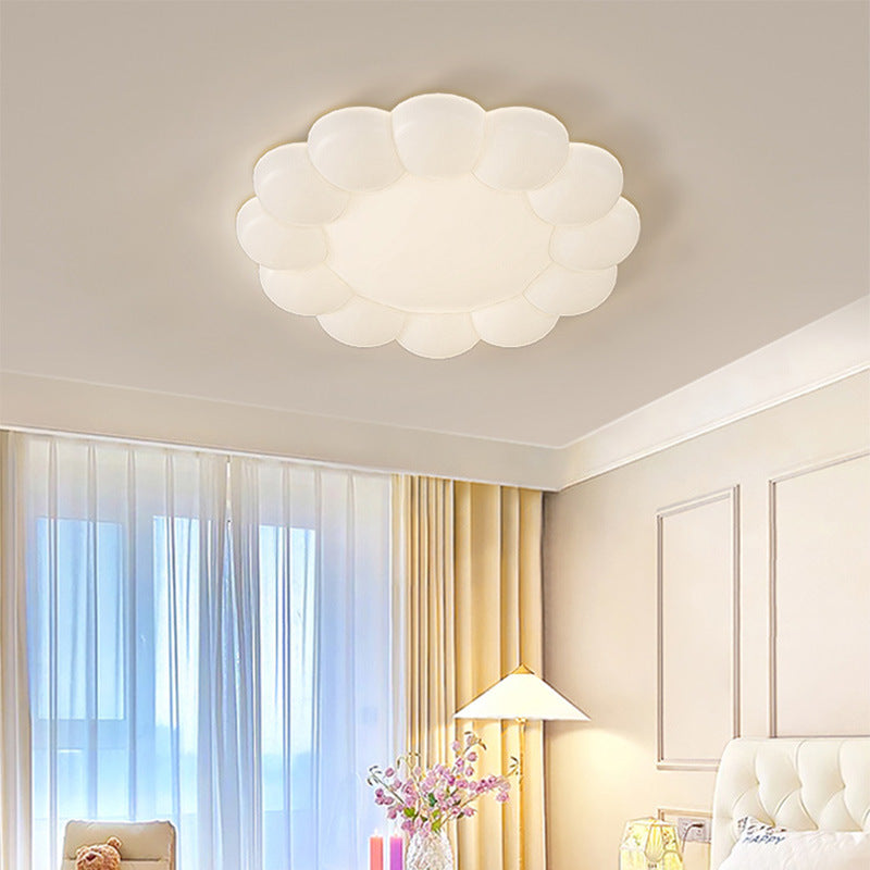 Plafonnier à LED en forme de fleur PE crème nordique contemporaine pour chambre à coucher 