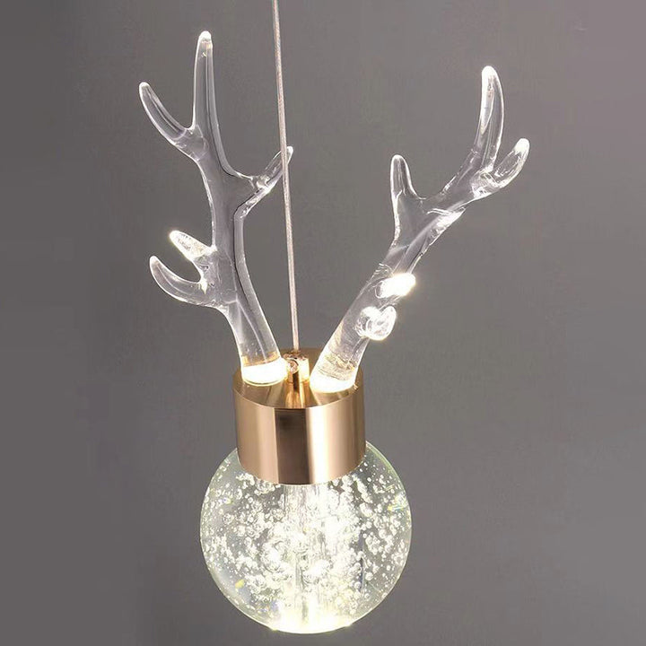Suspension LED contemporaine en acrylique créatif avec bois de cerf et boule de cristal pour salon 