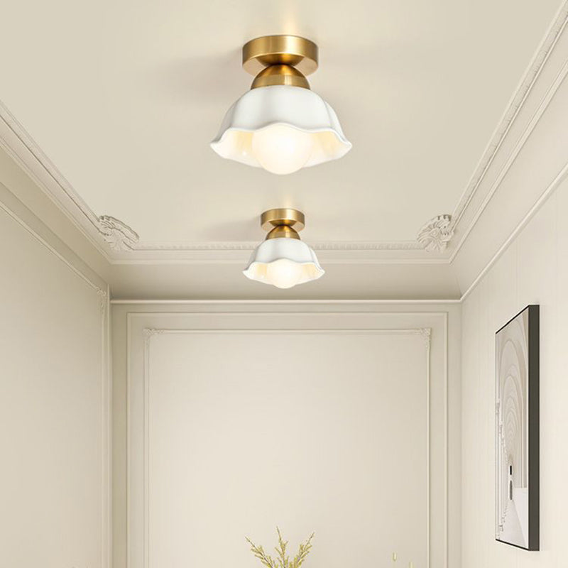 Luz de techo semiempotrada de 1 luz con flor de cerámica de cobre minimalista moderna para pasillo 