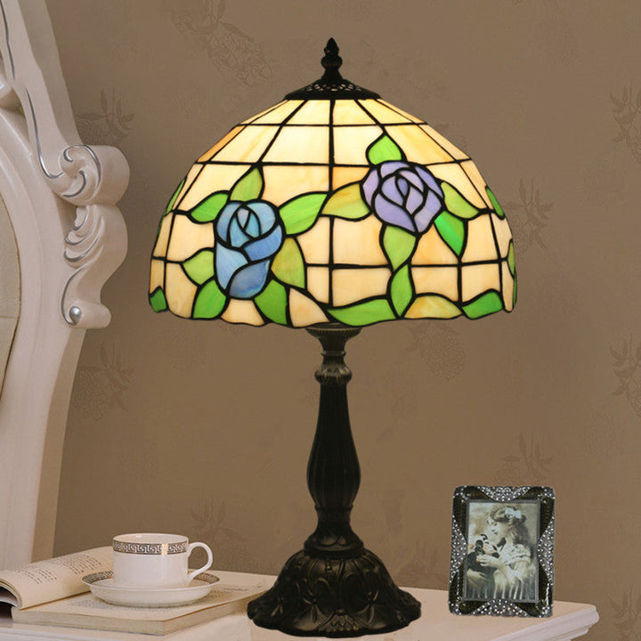 Lampe de table traditionnelle Tiffany à dôme rond avec base en alliage de zinc et verre teinté, 1 lumière pour chambre 