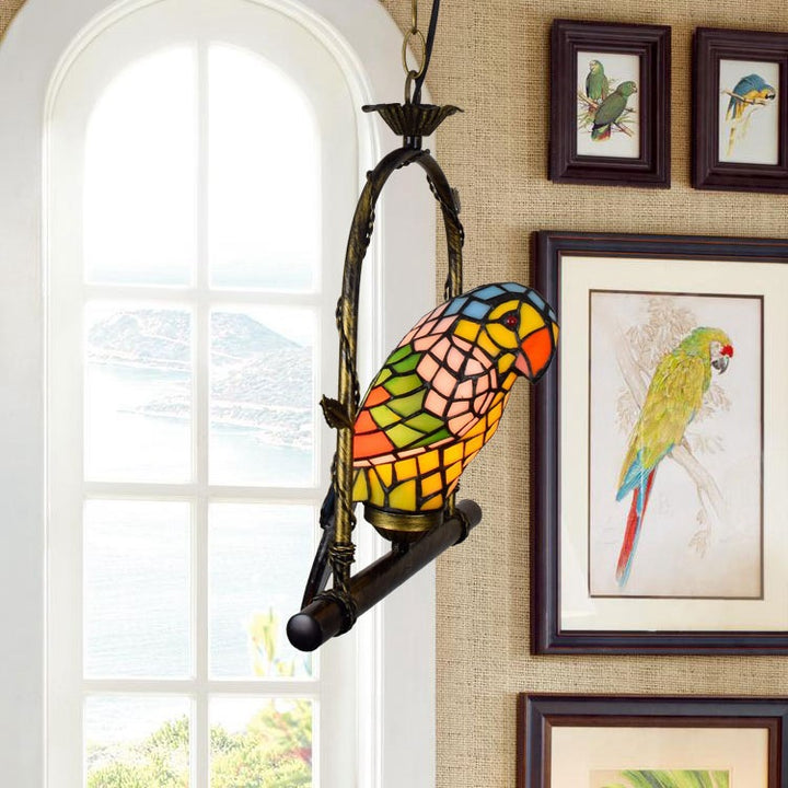 Traditionelle Tiffany Papagei Hardware Buntglas 1-Licht Pendelleuchte für Wohnzimmer 