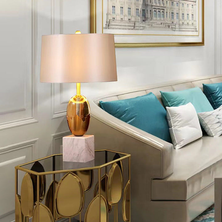 Moderne Art Deco Stoff Kristall Marmor Basis 1-Licht Tischlampe für Schlafzimmer 