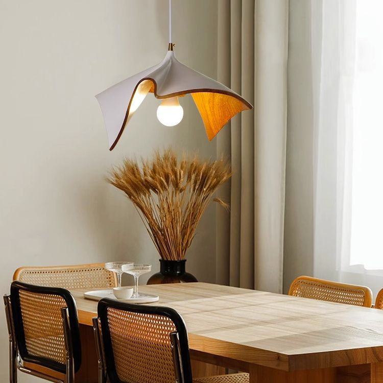Suspension Luminaire à 1 Lumière en Forme de Feuille Irrégulière en Résine Japonaise Traditionnelle pour Salon 