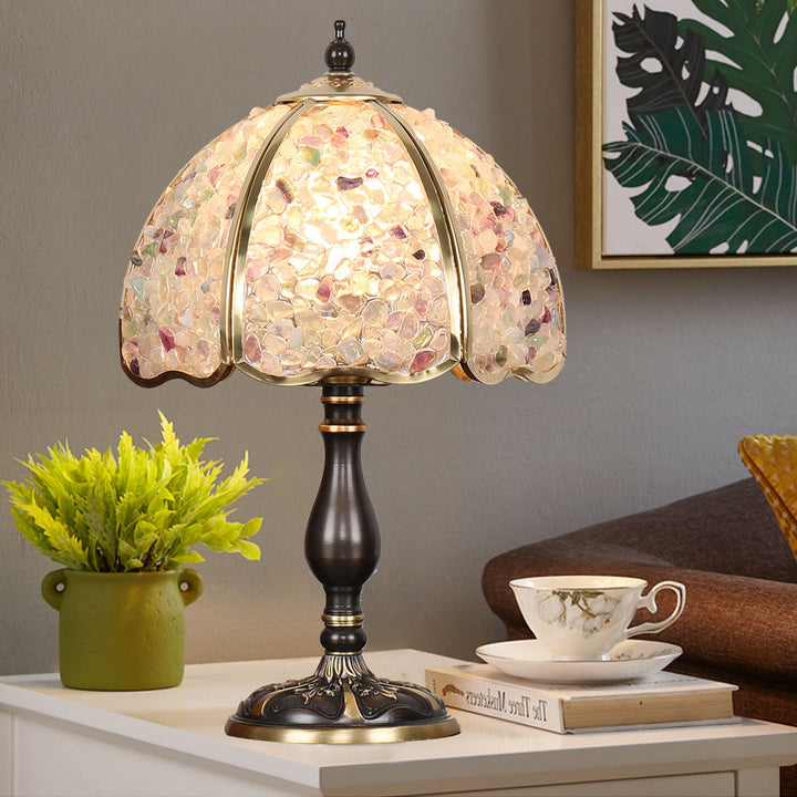 Zeitgenössische kreative farbige Kristall-Kupfer-Blume 1-Licht-Tischlampe für das Schlafzimmer 