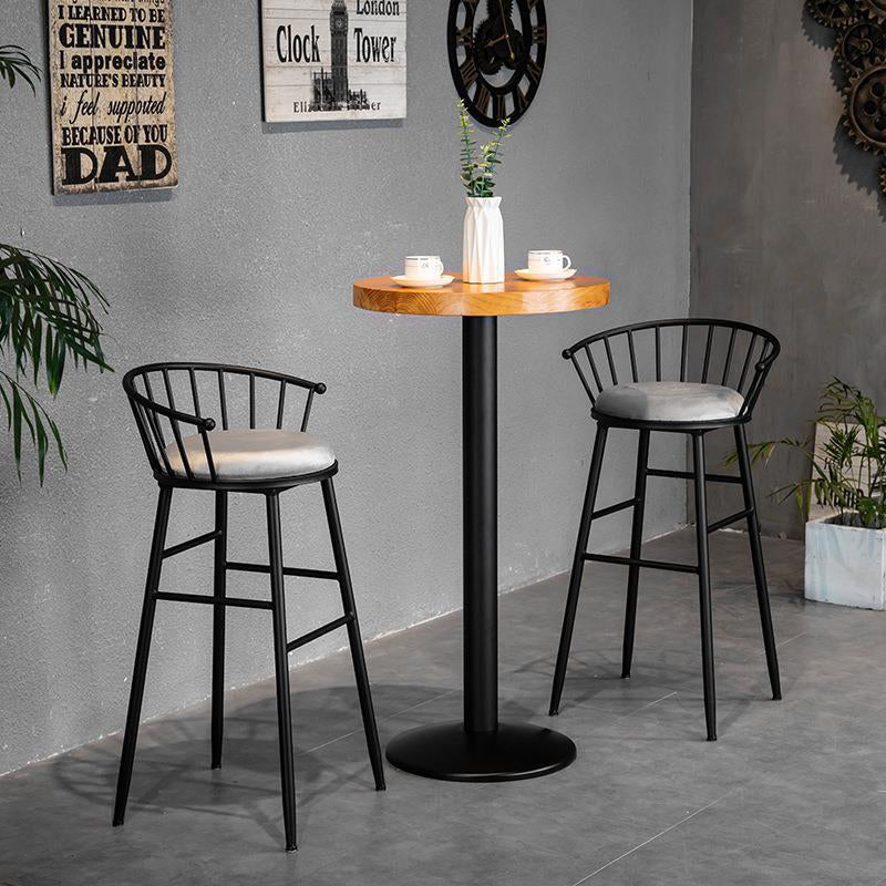 Moderner minimalistischer runder gepolsterter gestreifter Samt-Eisen-Barhocker mit Rückenlehne für das Esszimmer 