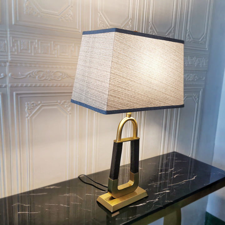 Lámpara de mesa moderna minimalista rectangular de metal y cuero con 1 luz para dormitorio 