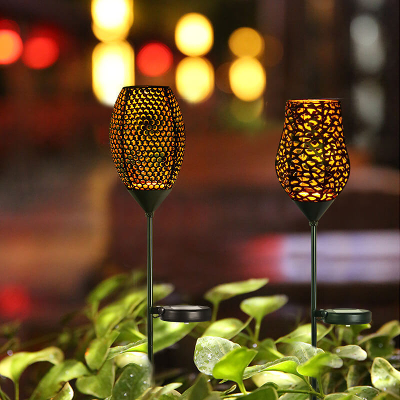 ضوء LED خارجي شمسي حديدي مجوف هندسي لإضاءة الفناء والعشب 