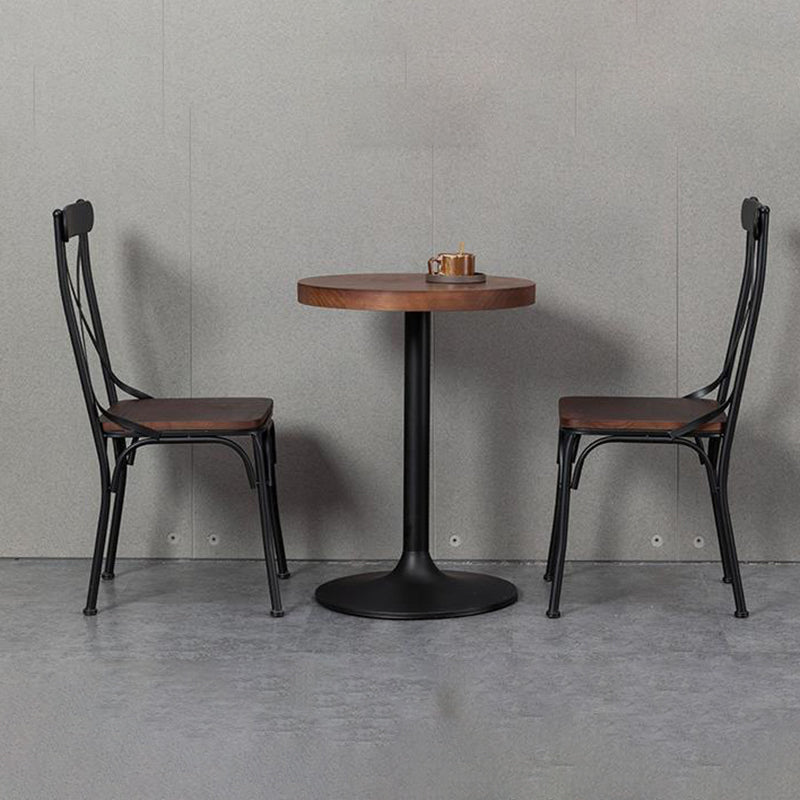 Ensemble de chaises et table de salle à manger en cuir industriel contemporain, bois, fer, avec dossier en forme de X pour salle à manger 