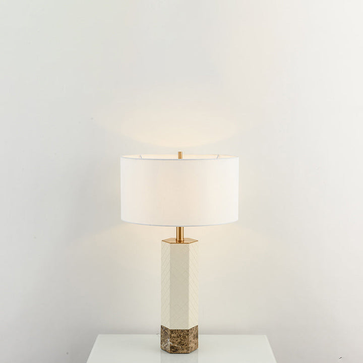 Lámpara de mesa de 1 luz de tela de cuero de mármol redondo de columna hexagonal minimalista moderna para dormitorio 