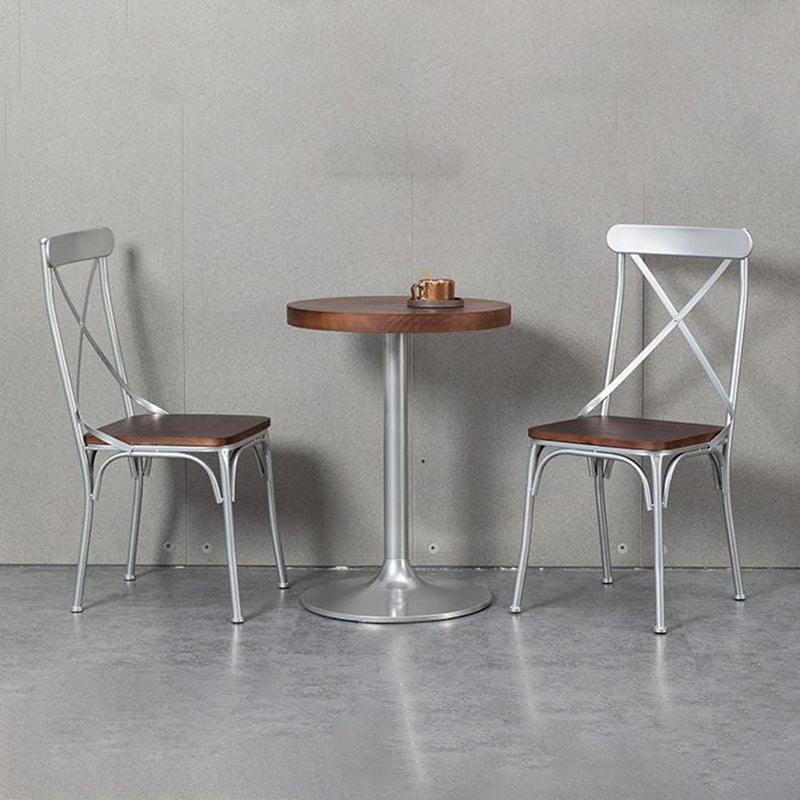 Ensemble de chaises et table de salle à manger en cuir industriel contemporain, bois, fer, avec dossier en forme de X pour salle à manger 