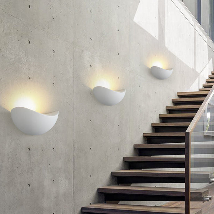 Lámpara de pared LED de aluminio en forma de media luna moderna minimalista para sala de estar 