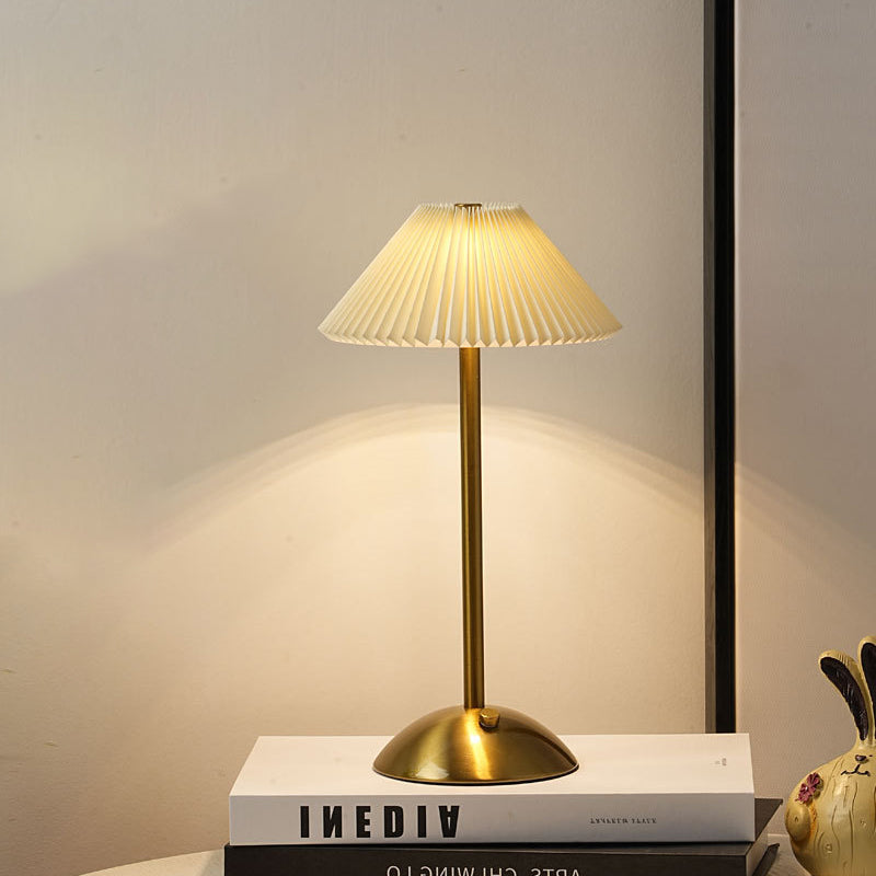 Lámpara de mesa contemporánea escandinava recargable de tela cónica plisada de 1 luz para mesita de noche 
