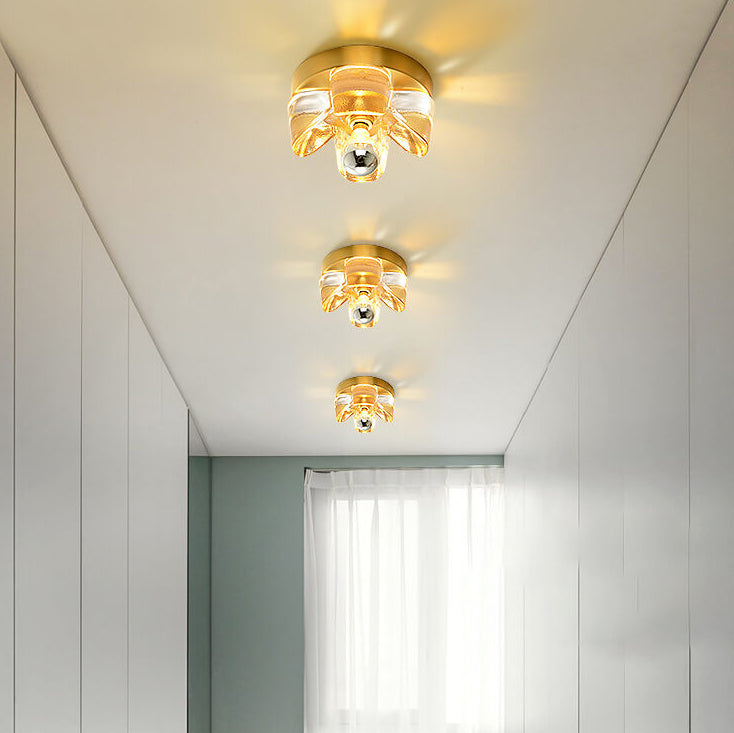 Moderne minimalistische runde quadratische Kleeblatt-Kupferglas-1-Licht-Wandleuchte für Schlafzimmer 