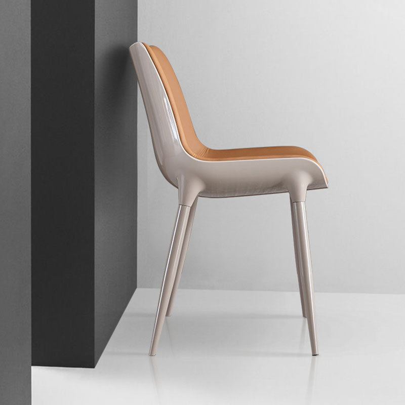 Chaise de salle à manger moderne en cuir de vache simplicité en acier éponge carrée avec dossier incurvé pour salle à manger 