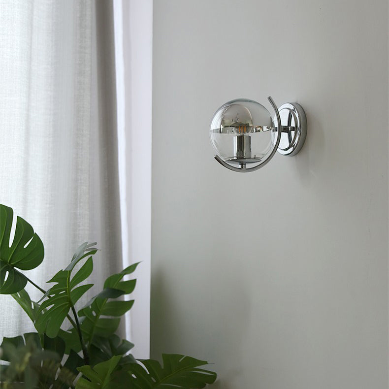 Moderne Einfachheit Silber Finish Rahmen Kugelglas Schatten 1-Licht Wandleuchte Lampe für Schlafzimmer 