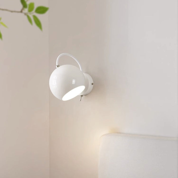 Applique murale moderne minimaliste en fer et aluminium crème sphérique à 1 lumière pour chambre 