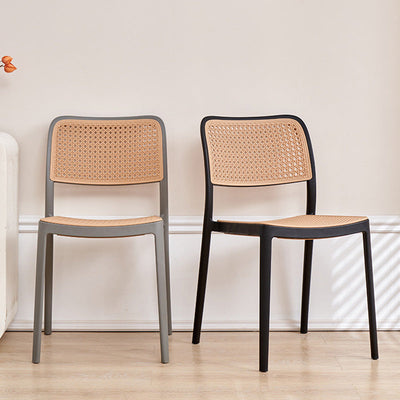 Chaise de salle à manger empilable en plastique ressemblant à du rotin carré à la simplicité contemporaine avec accoudoirs et dossier pour salle à manger 