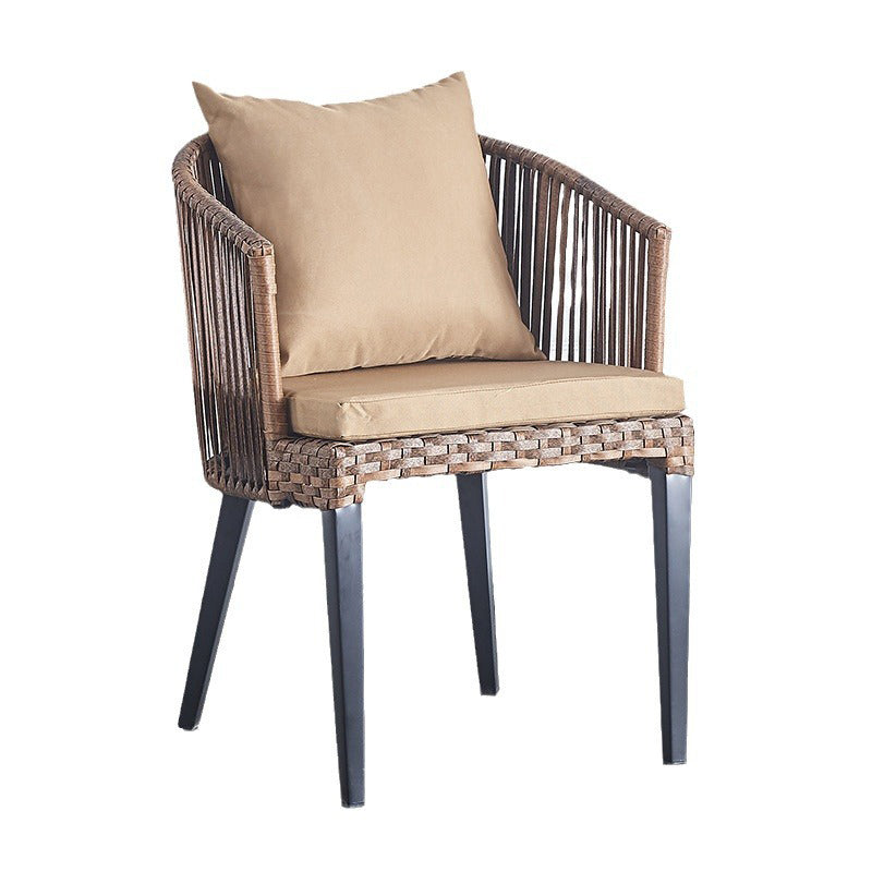 Silla de comedor al aire libre con respaldo y reposabrazos de metal cuadrado de ratán tejido estilo casa de campo tradicional para exteriores 