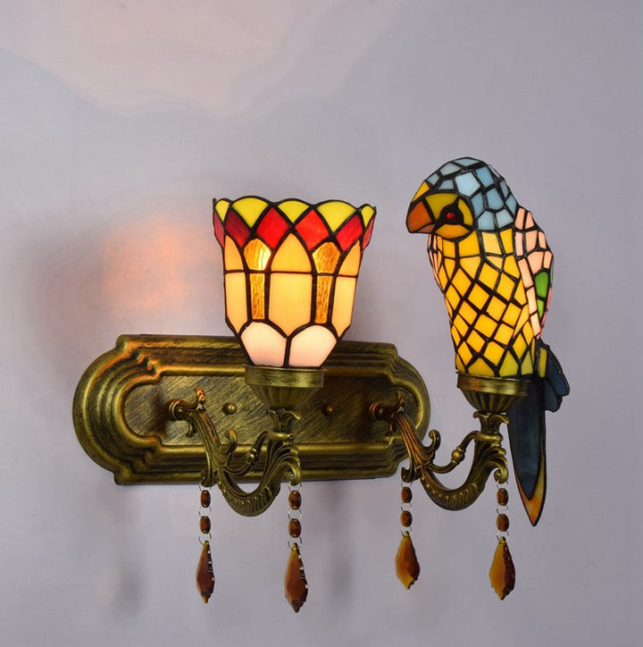 Traditionelle Tiffany Flower Cup Papagei Eisenlegierung Glasmalerei 2-Licht Wandleuchte Lampe für Wohnzimmer 
