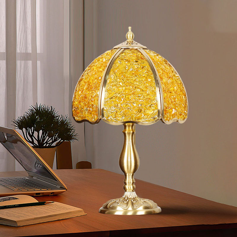 Zeitgenössische kreative farbige Kristall-Kupfer-Blume 1-Licht-Tischlampe für das Schlafzimmer 