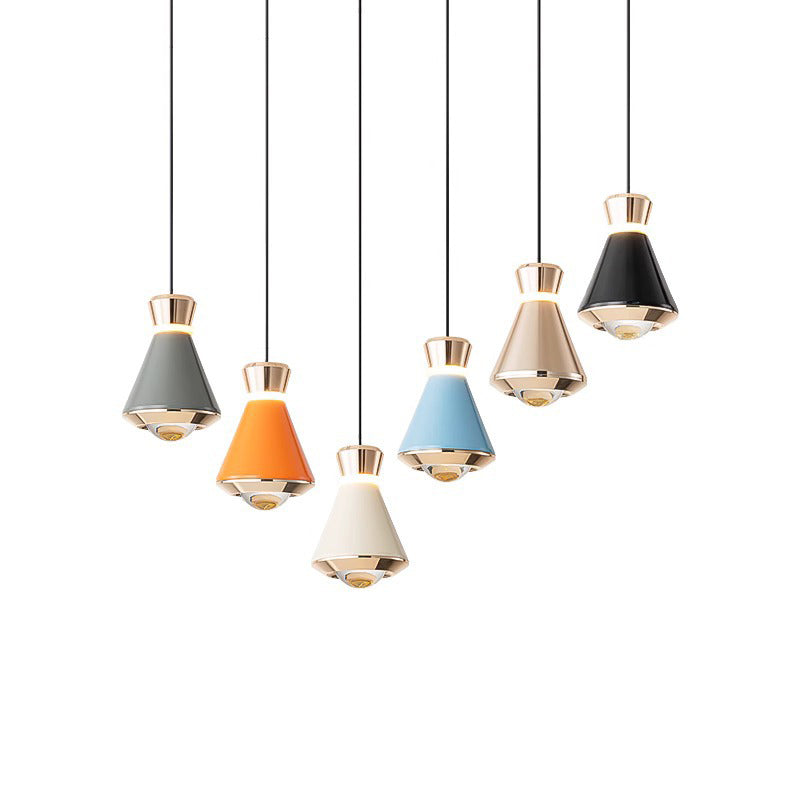Zeitgenössische nordische konische Aluminium-Acryl-LED-Pendelleuchte für Wohnzimmer 