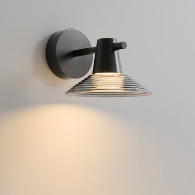 Zeitgenössische nordische Vollkupfer Acryl konische LED Wandleuchte Lampe für Wohnzimmer 