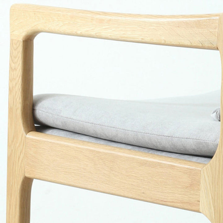 Chaise contemporaine scandinave carrée avec coussin rembourré en bois massif avec dossier et accoudoirs pour salon 