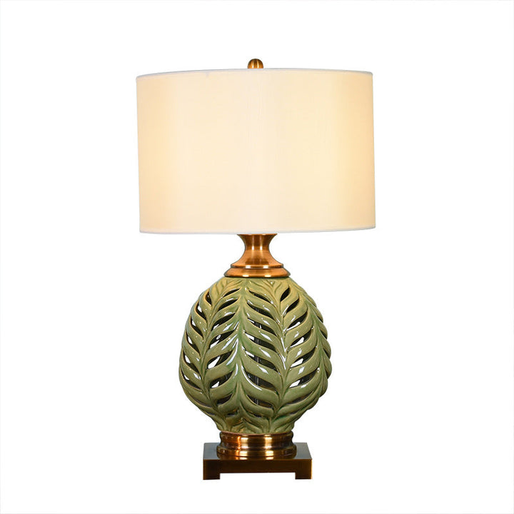 Lampe de table 1 lumière en céramique en forme de vase avec feuilles évidées vintage traditionnelle en tissu cuivre pour chambre 