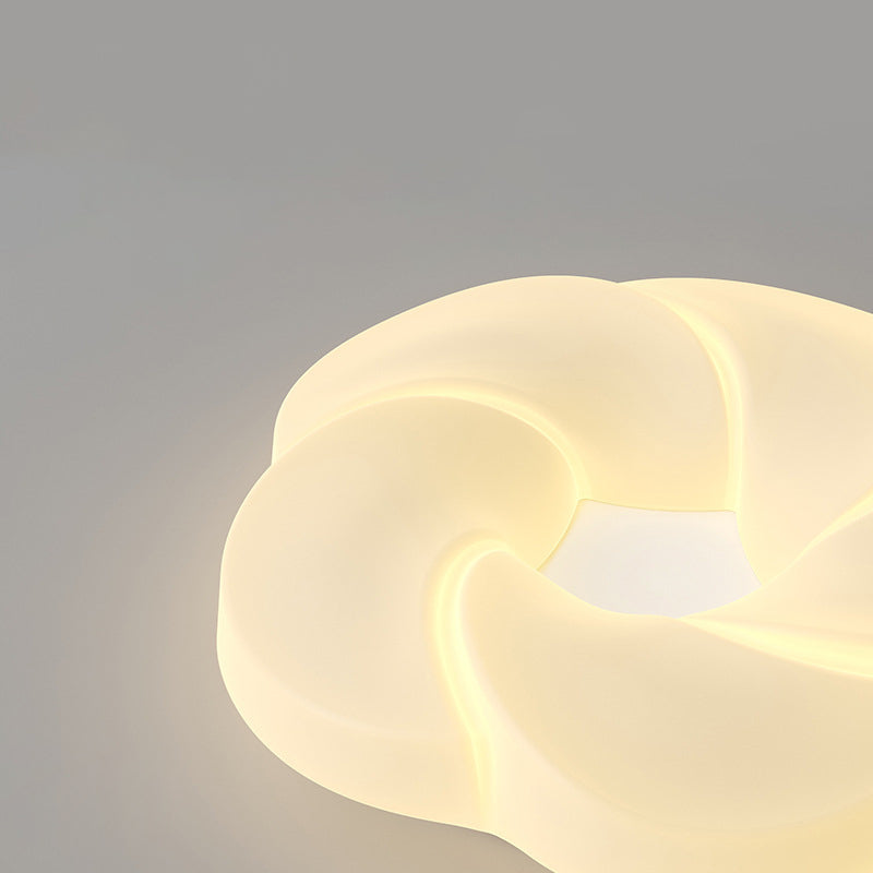 Moderne unbedeutende Deckenleuchte aus PE-Plätzchen-Wolken-Form-Eisen-LED für Schlafzimmer 