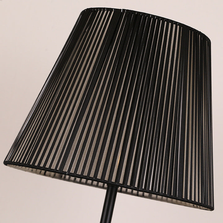 Lámpara de mesa de 1 luz con base hueca de hierro de hilo de seda hecho a mano clásico chino 