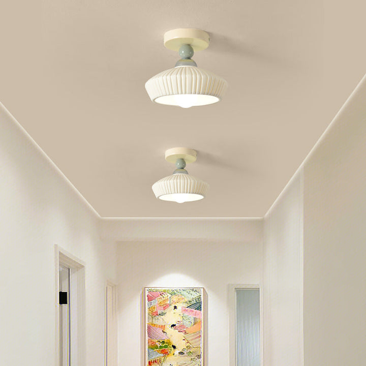Luz de techo semiempotrada de 1 luz con pantalla redonda geométrica de cerámica crema contemporánea escandinava para sala de estar 