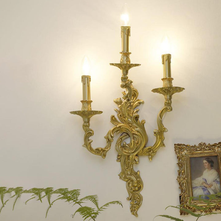 Traditioneller französischer Luxus Messing-Kandelaber geschnitzte 2/3-flammige Wandleuchte für das Schlafzimmer 