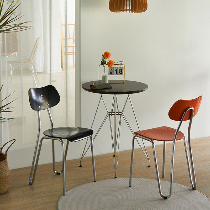 Moderner minimalistischer quadratischer Metall-Holz-Stuhl mit vier Beinen und Rückenlehne für das Wohnzimmer 