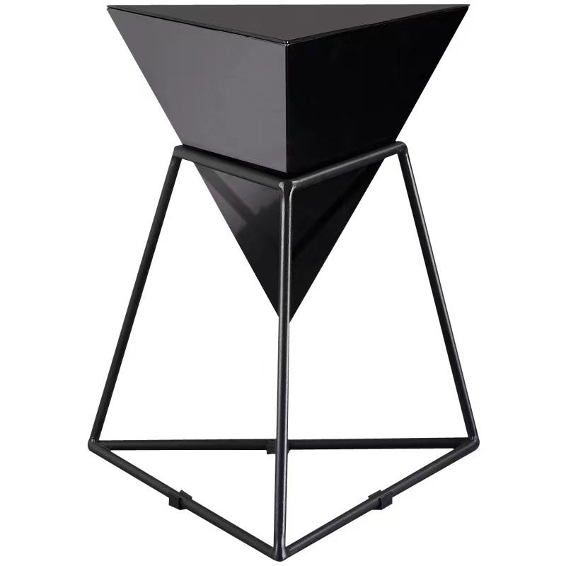 Zeitgenössischer nordischer Dreieck-Pyramiden-Glas-Schiefer-Metall-Beistelltisch für das Bett 