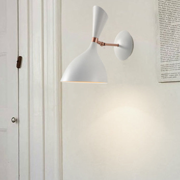 Applique murale moderne minimaliste à base évasée en fer à 1 lumière pour chambre à coucher 