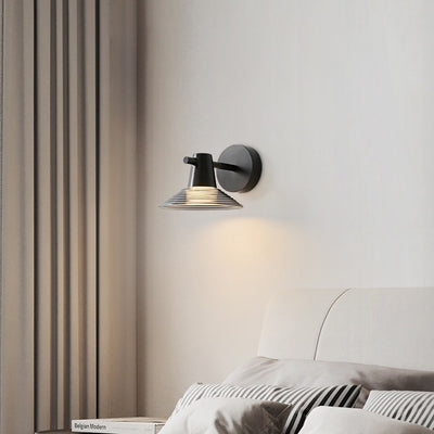 Zeitgenössische nordische Vollkupfer Acryl konische LED Wandleuchte Lampe für Wohnzimmer 