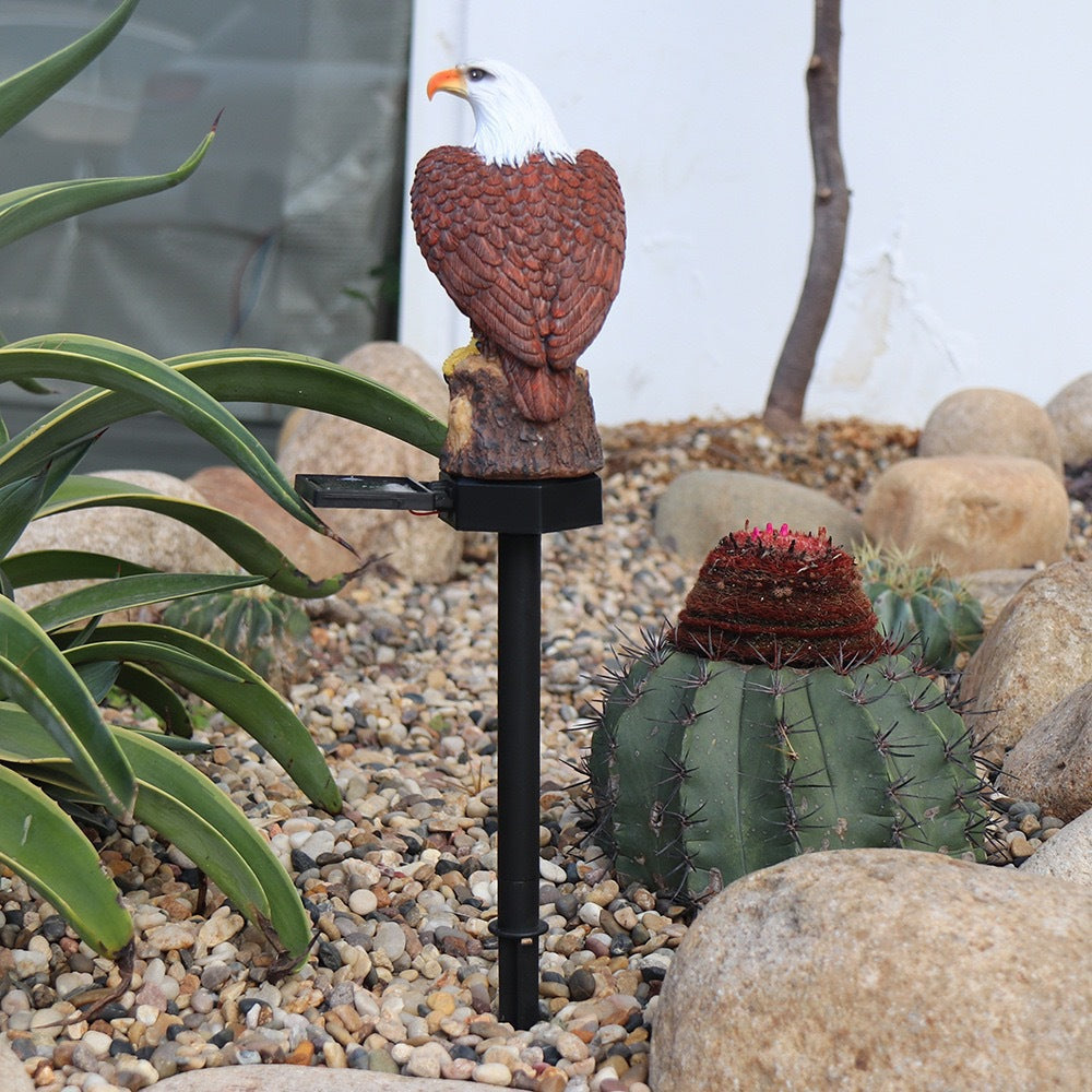 Iluminación exterior LED de águila de resina plástica impermeable solar de arte moderno Deco para jardín 
