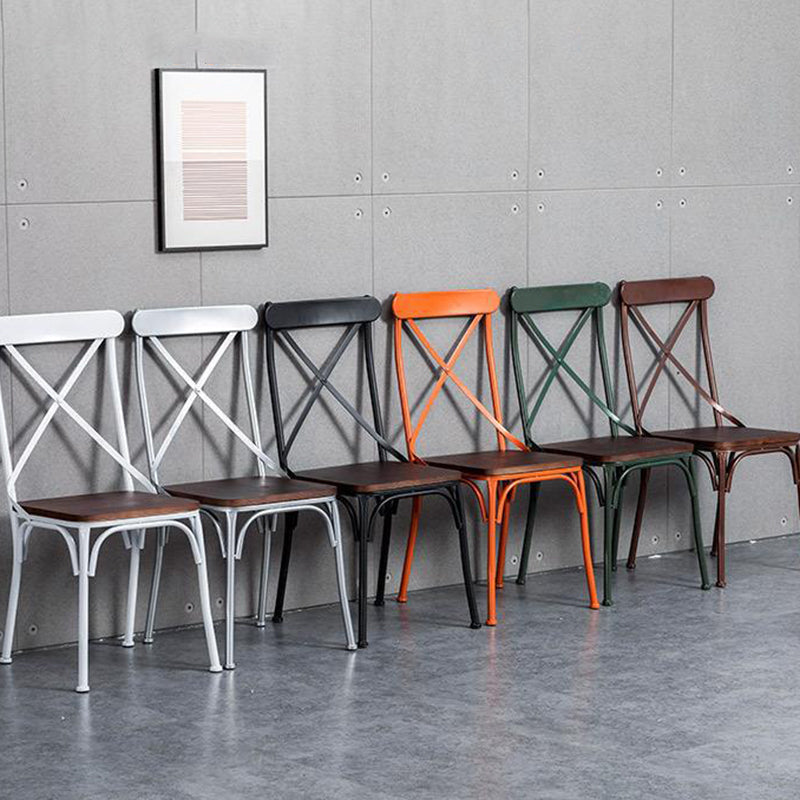 Ensemble de chaises et table de salle à manger en cuir industriel contemporain, bois, fer, avec dossier en forme de X pour salle à manger 